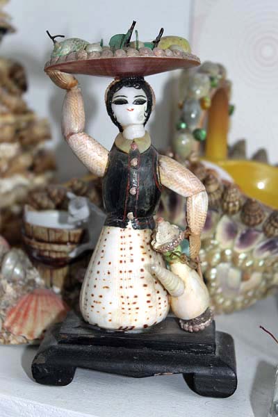Figurines